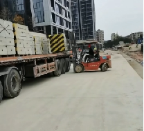 圍擋基礎塊的具體材質(zhì)有哪些，各自的優(yōu)缺點是什么？【旭東圍擋】